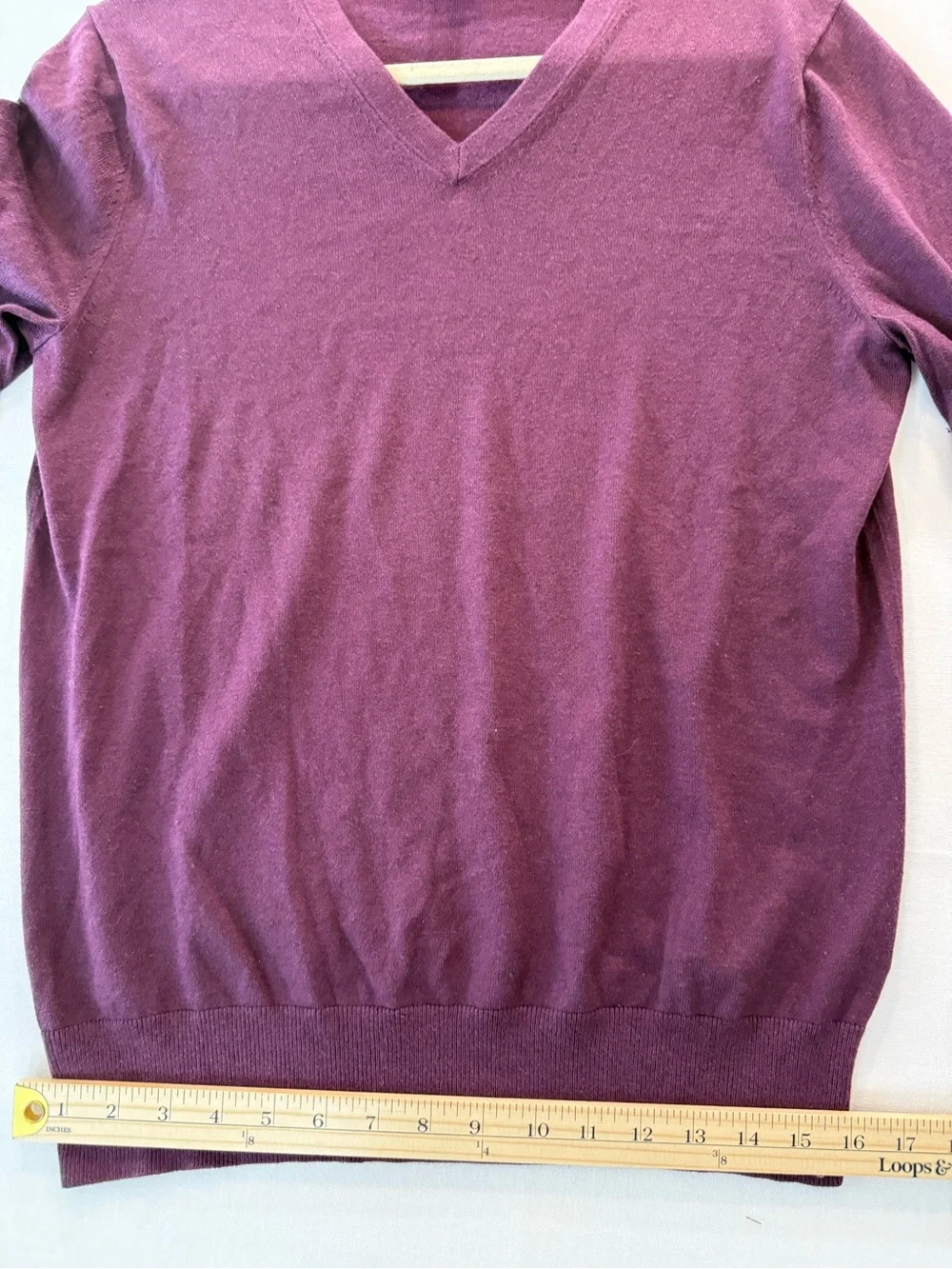 Banana Republic Luxury Brand Men's V-Neck Sweater - Plum
